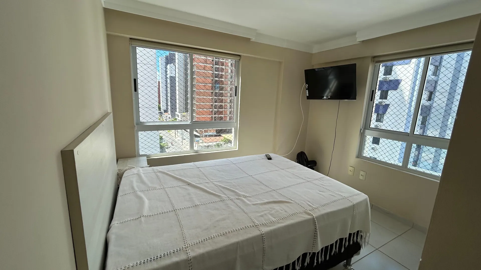 3-bedroom rental apartment with a private suite — photo 9