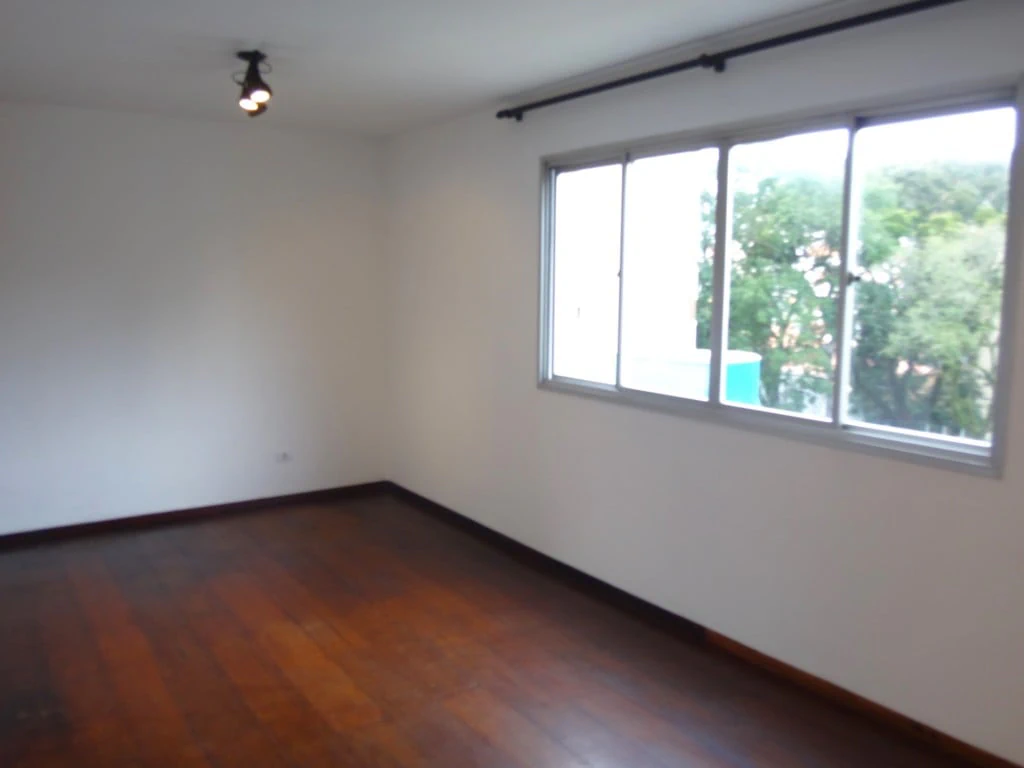 2-bedroom apartment with wood or laminate floors in Curitiba