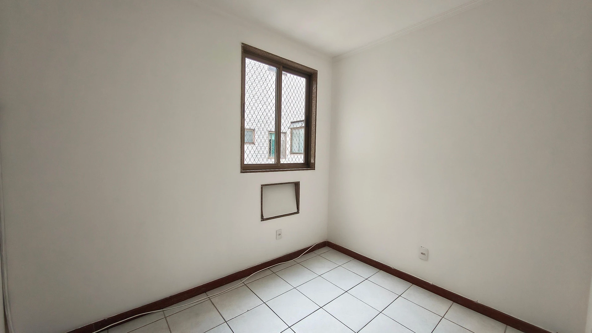 3-bedroom apartment in a building with a pool — photo 28