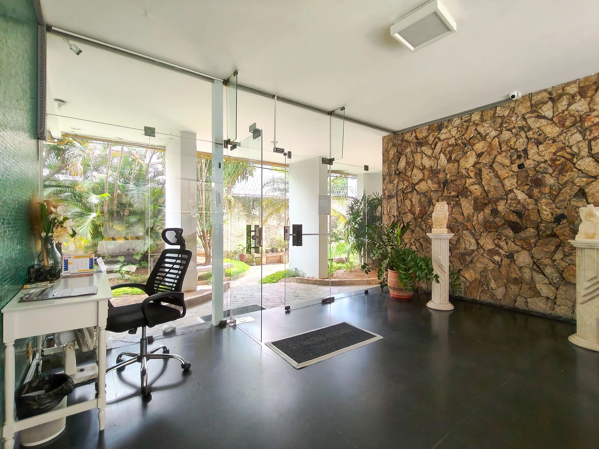2-bedroom apartment with a mountain view in Rio de Janeiro — photo 11