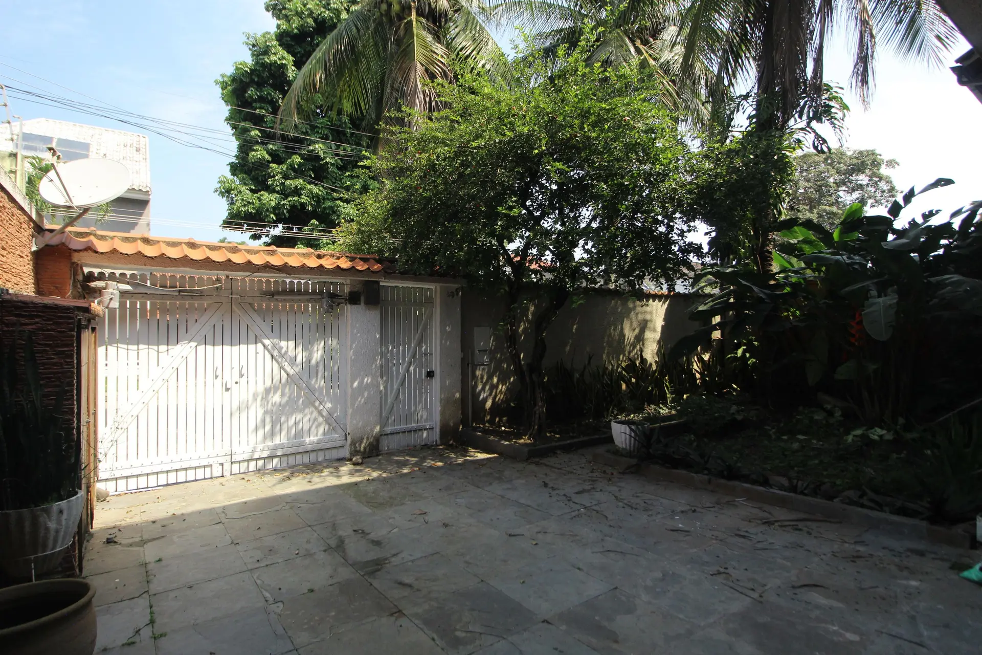 House, 450 m², with a grill on the balcony — photo 57