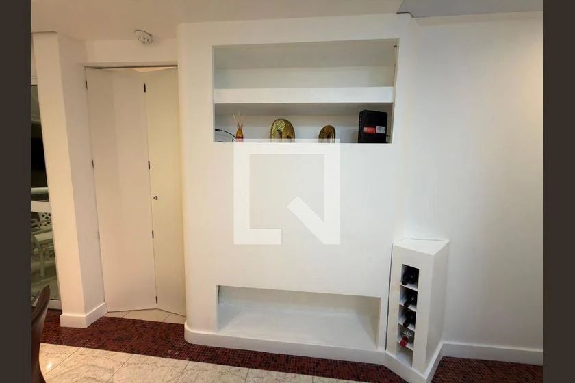 Apartamento mobiliado com cozinha americana e armários — photo 19