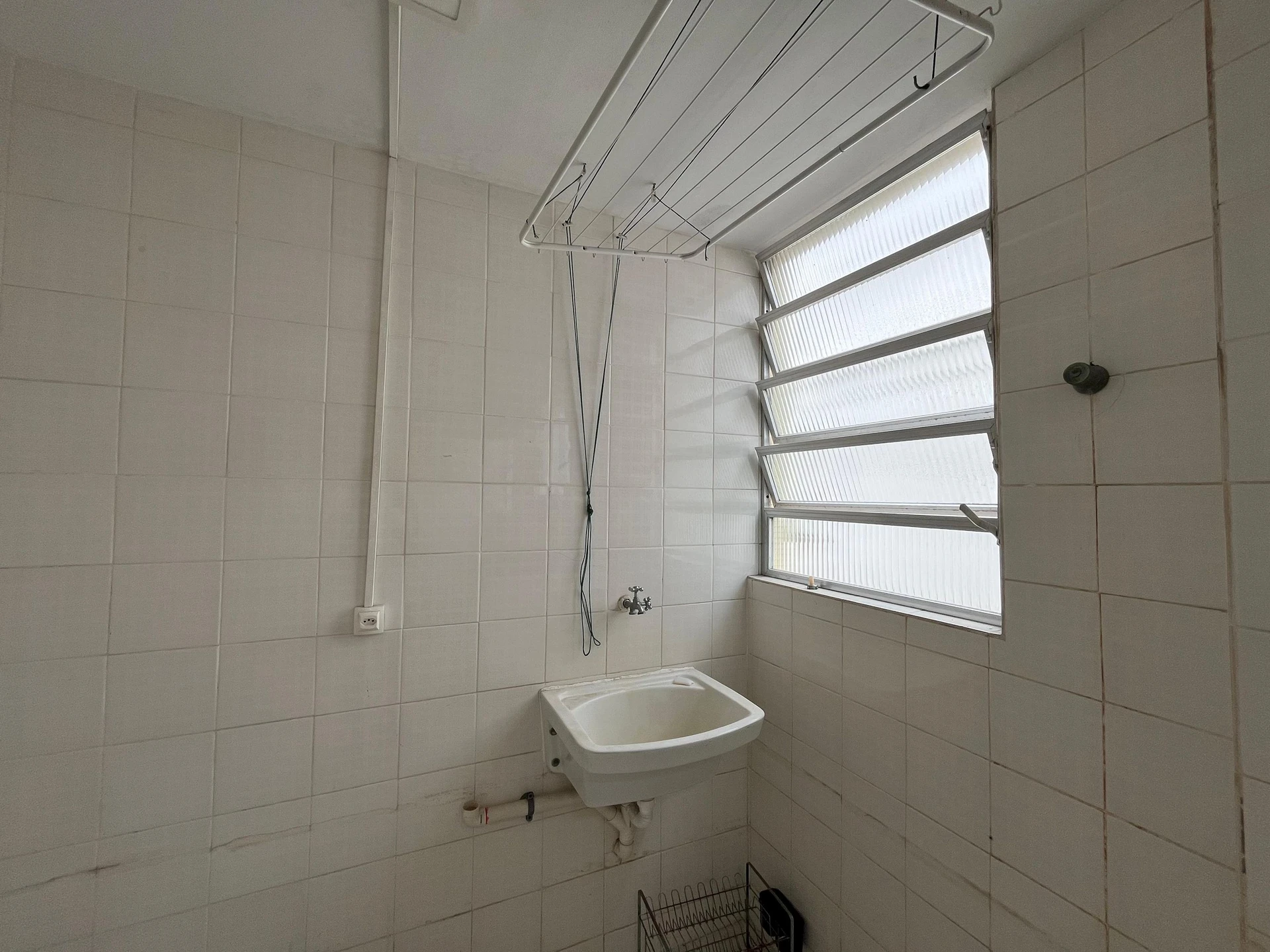Bathtub in a 2-bedroom apartment, 170 m² — photo 26