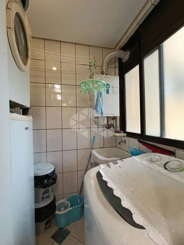 Balcony with a grill in a 3-bedroom apartment, 80 m² — photo 30