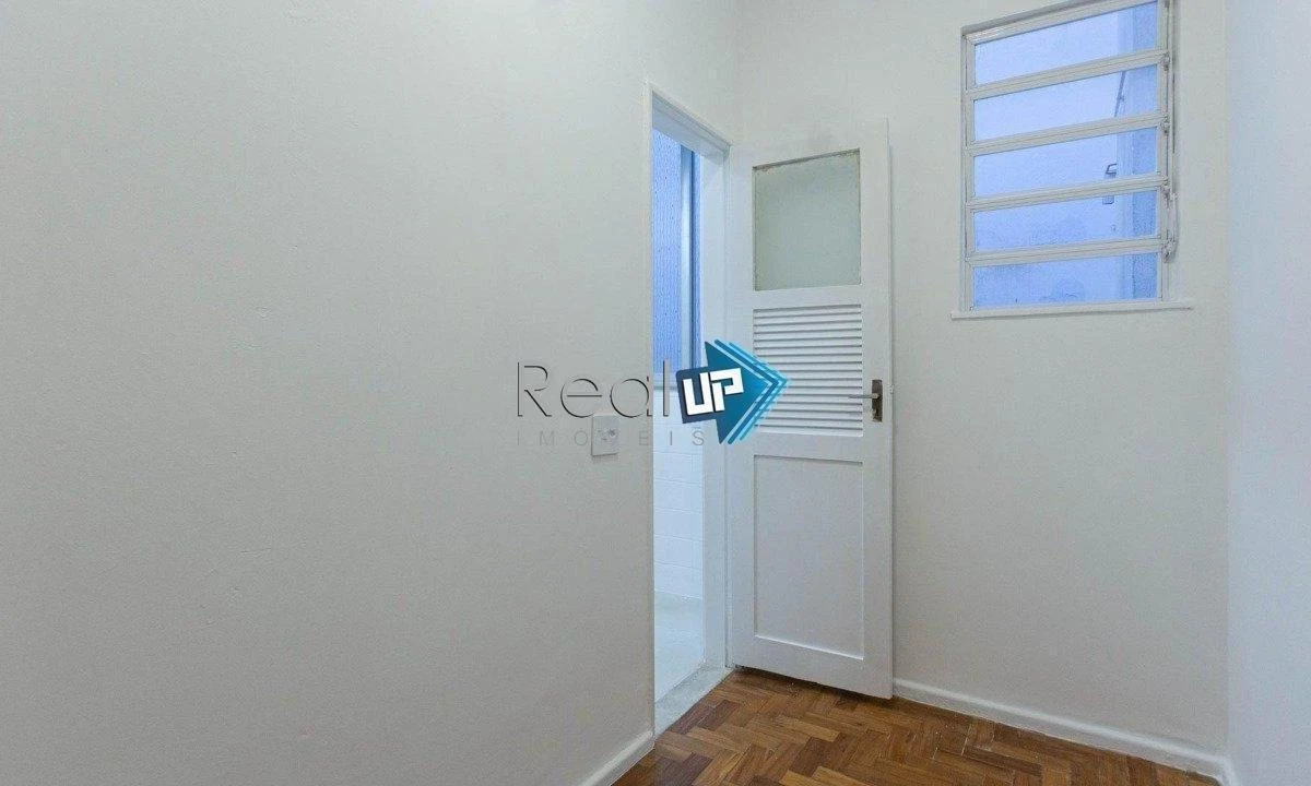 Apartment, 66 m², with wood or laminate floors — photo 20