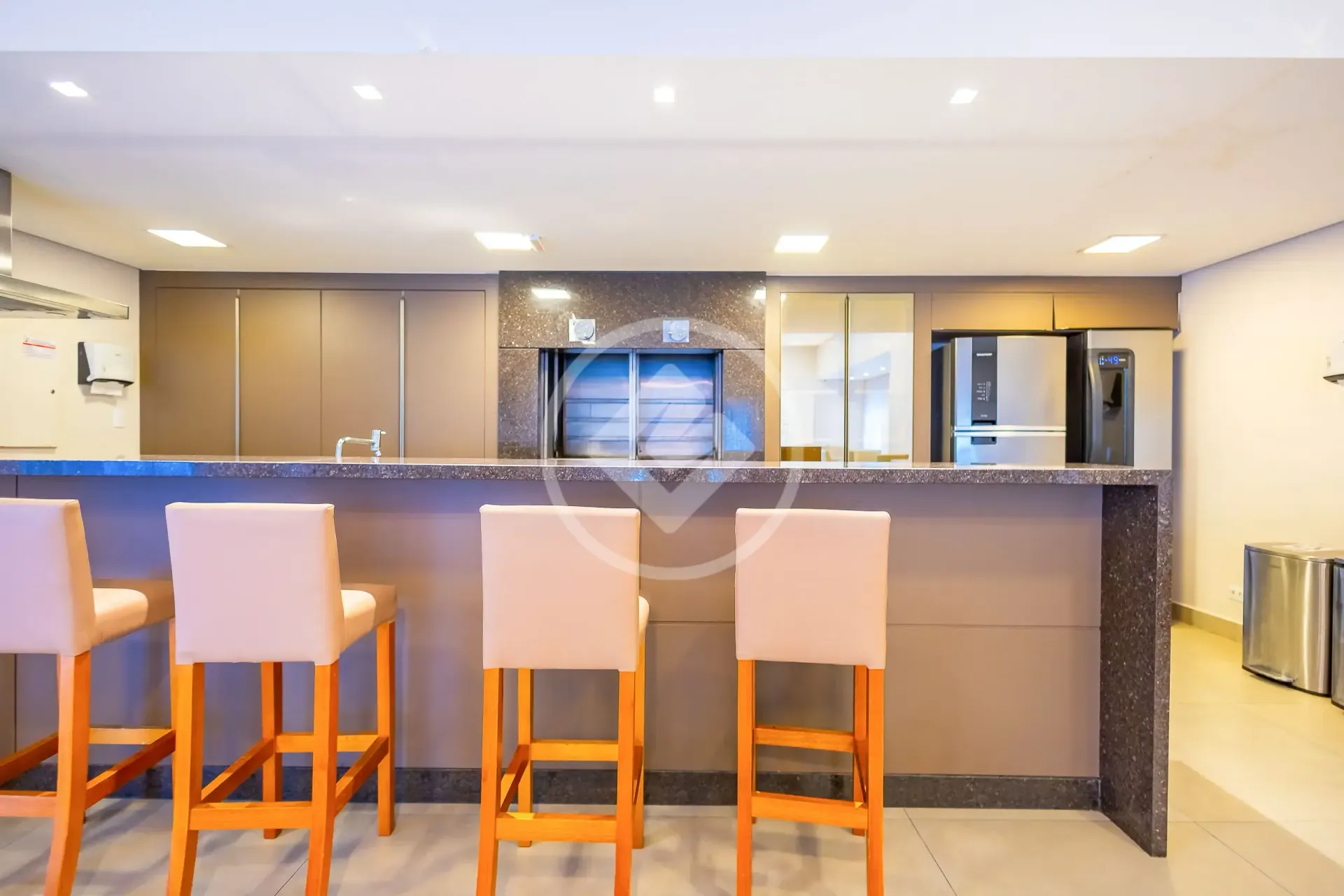 Casa em condomínio com 4 quartos e 270 m² — photo 31