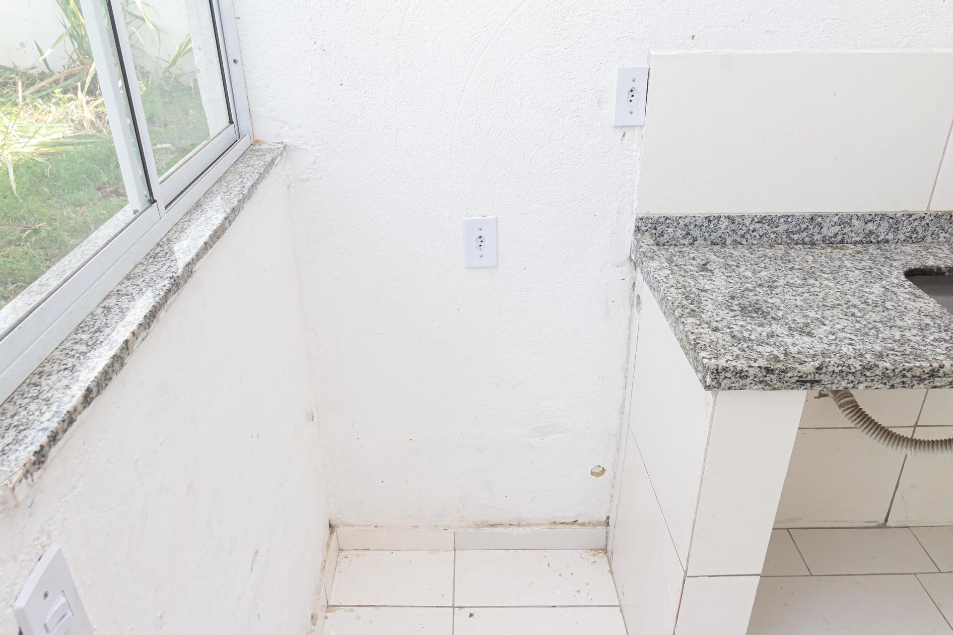 Studio with private laundry area and private garden — photo 20