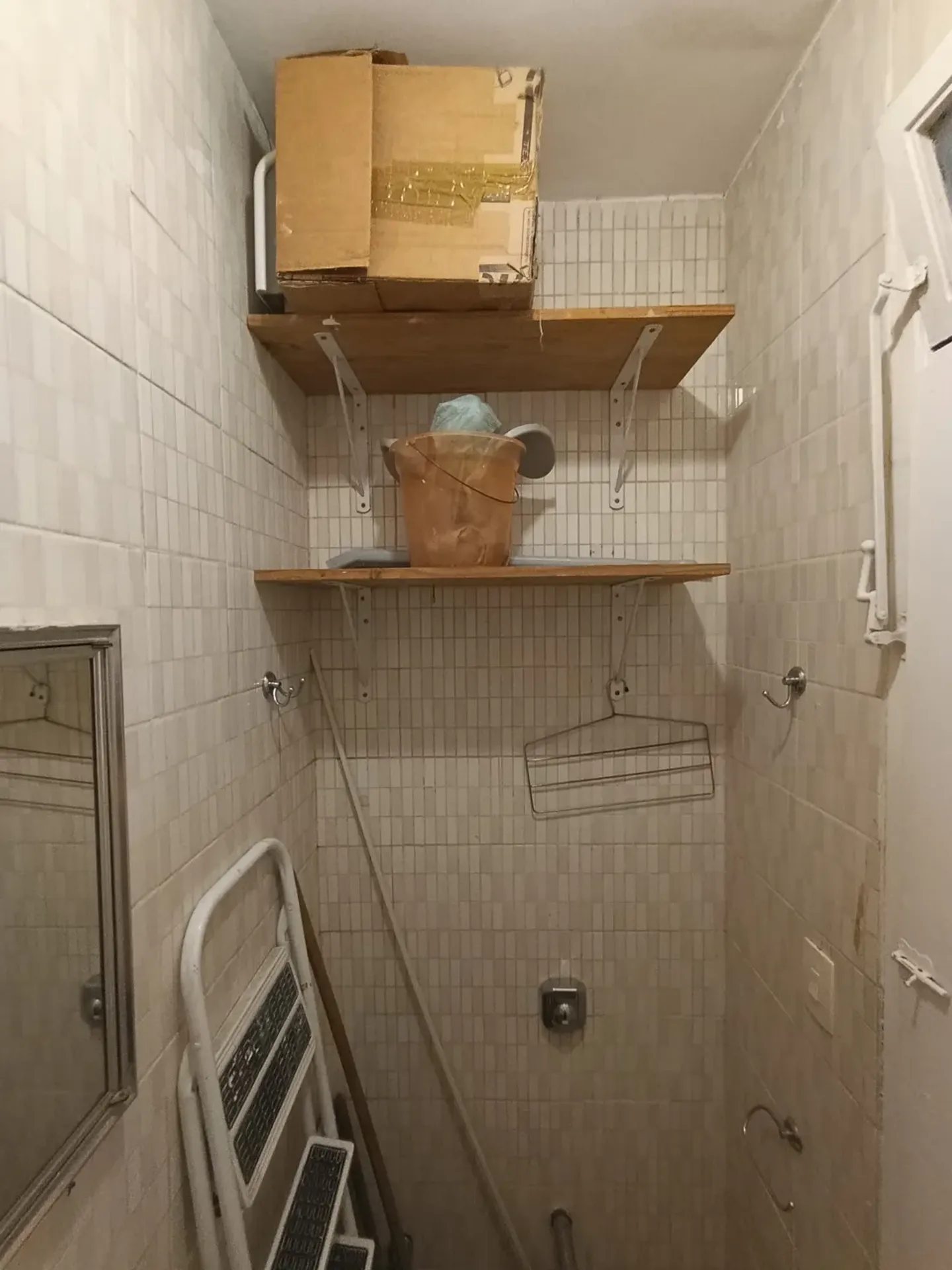 Unfurnished apartment with 3 bedrooms and 1 bathroom — photo 40