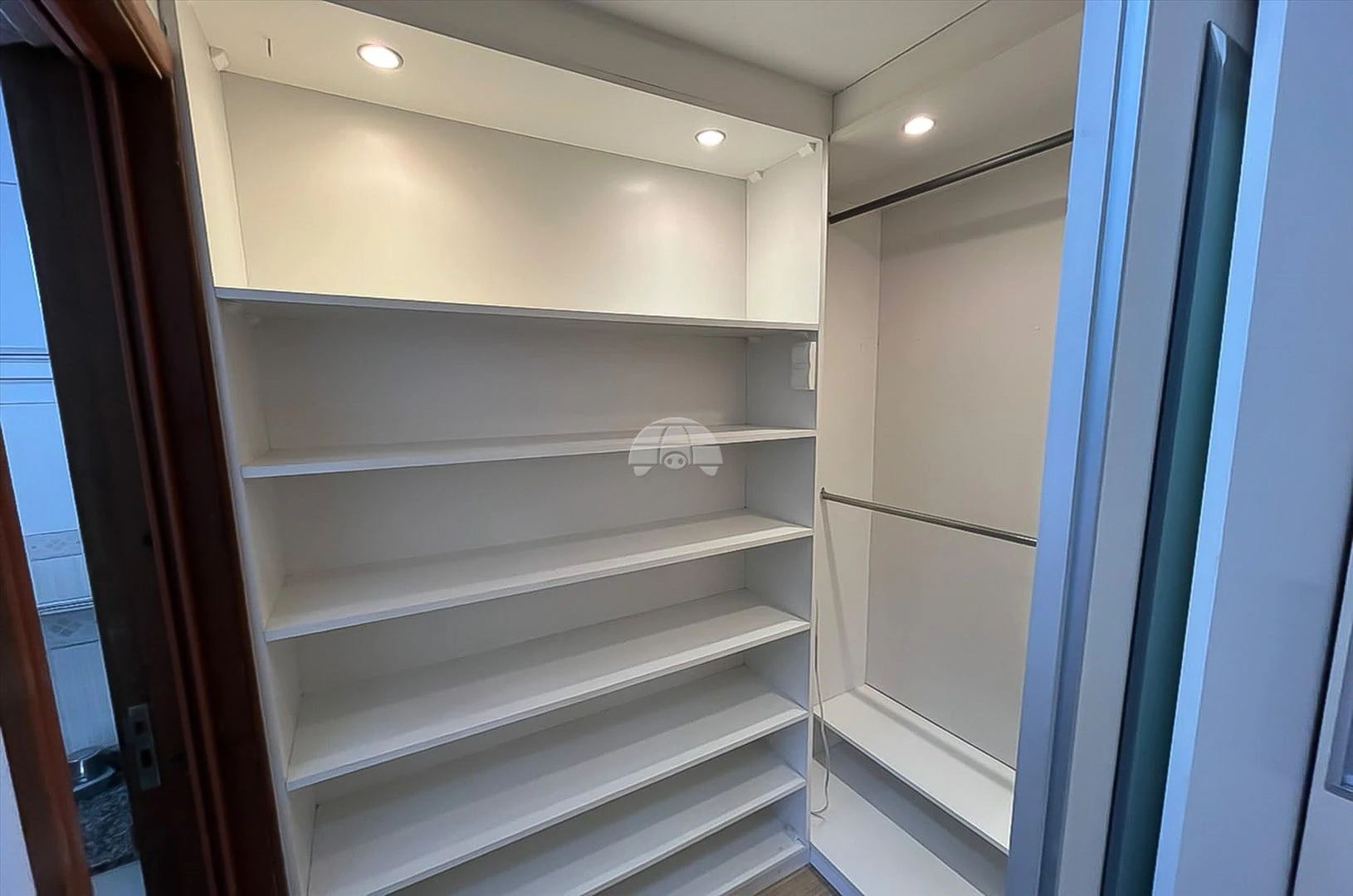 2-bedroom house with a walk-in closet in Curitiba