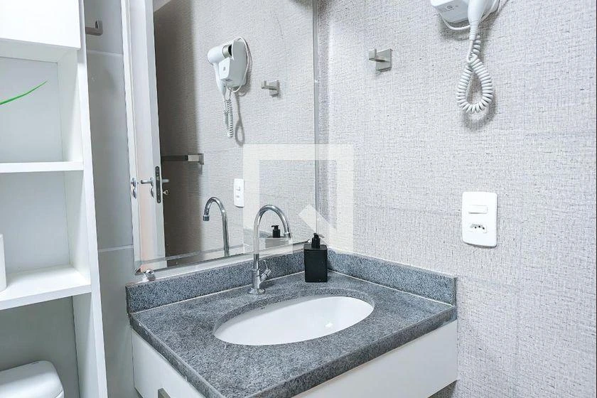 One-bedroom apartment in a building with a gym — photo 22