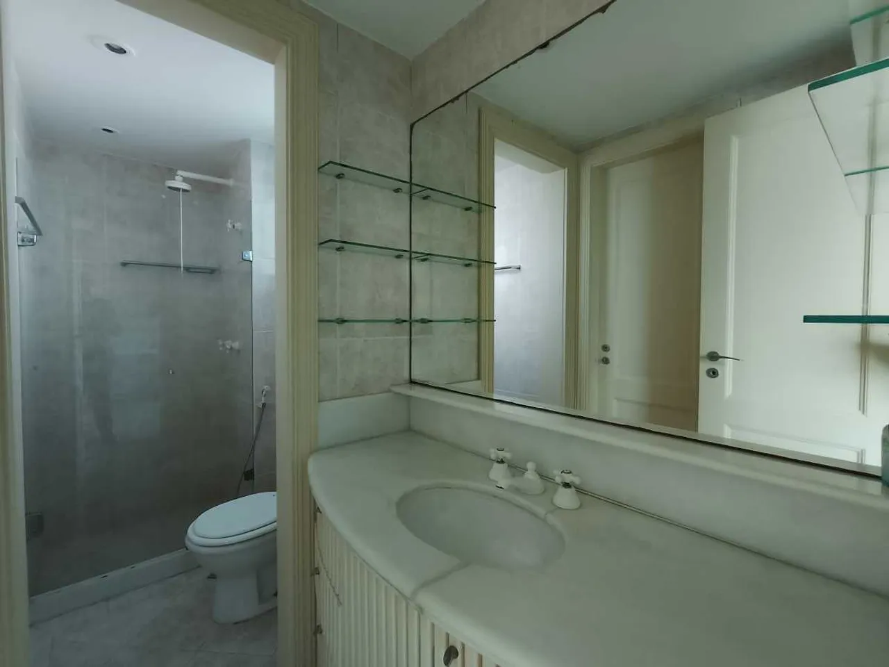 Apartamento mobiliado com 3 quartos e 5 banheiros — photo 7