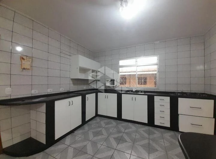 5-bedroom house with 3 parking spots and 360 m² — photo 3