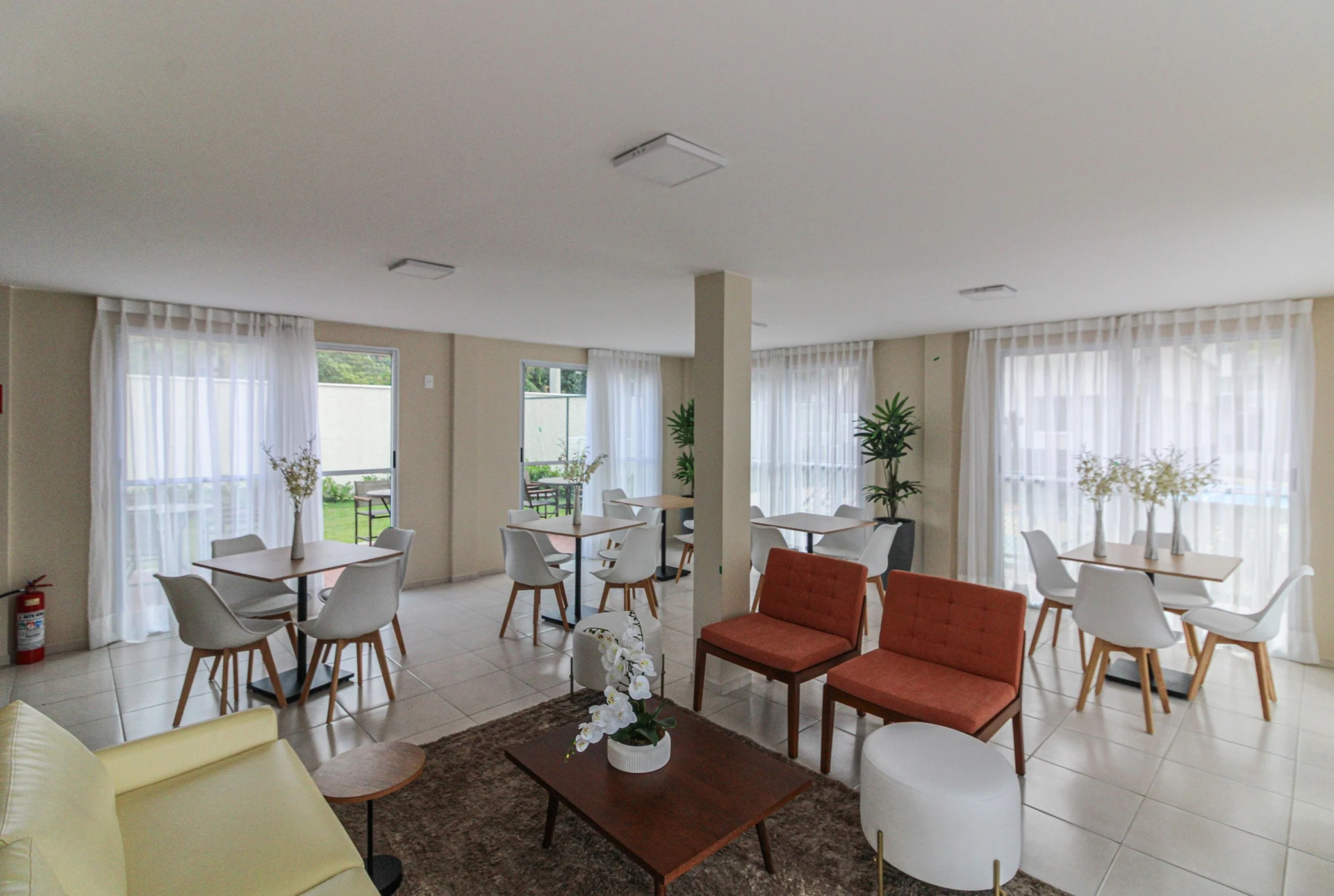 2-bedroom apartment in a building with a sauna — photo 48