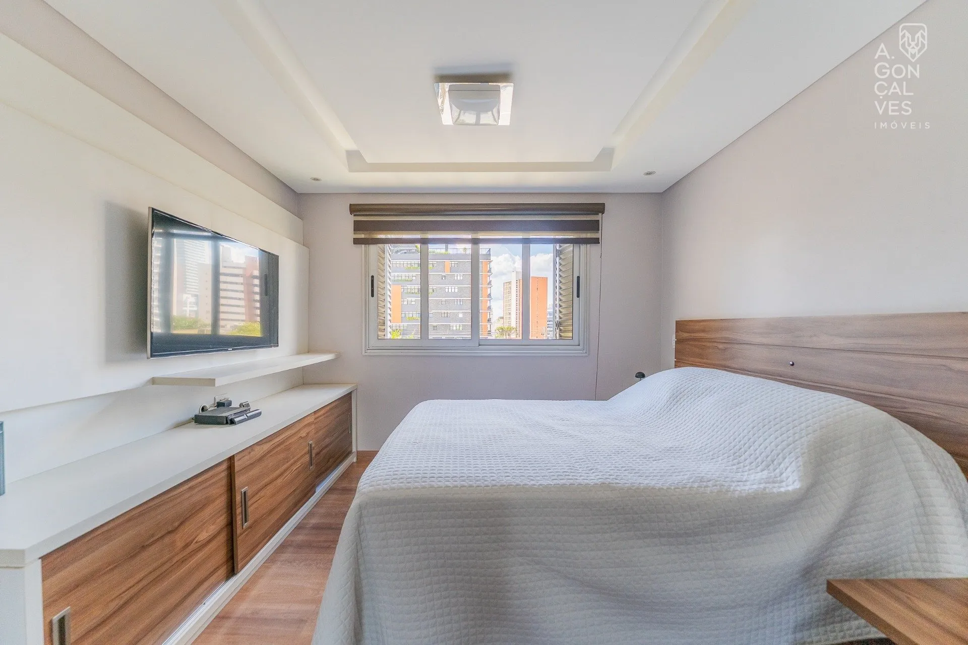 Furnished 219 m² apartment with 4 bedrooms and 2 parking spots — photo 31