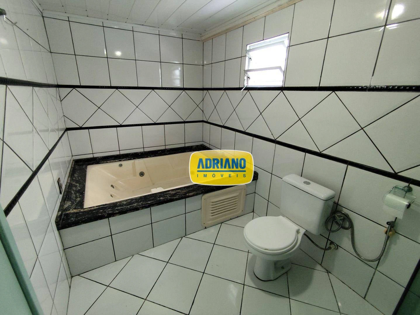 2-bedroom house with a bathtub in Florianópolis — photo 7
