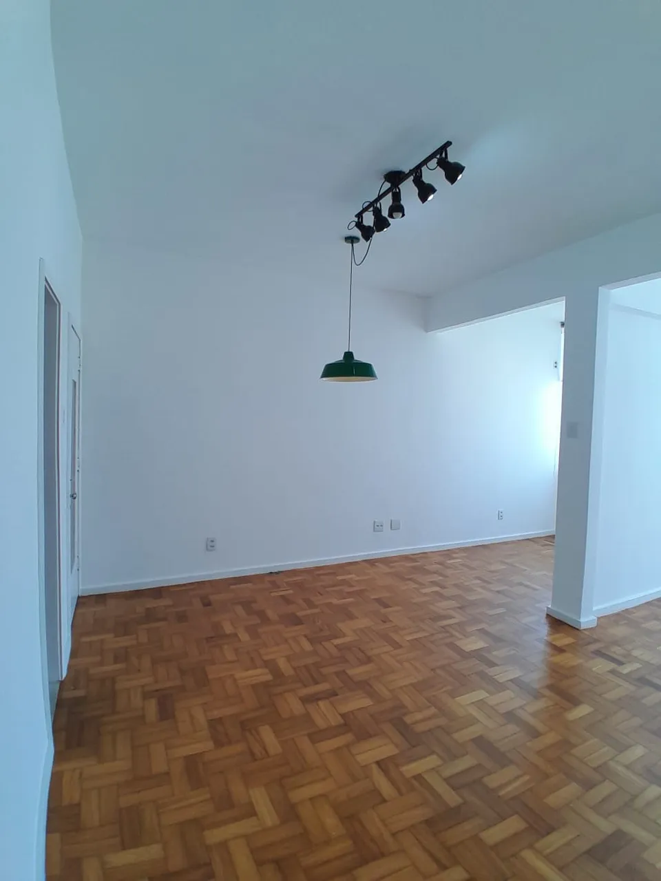 Unfurnished 2-bedroom apartment with a separate kitchen — photo 6