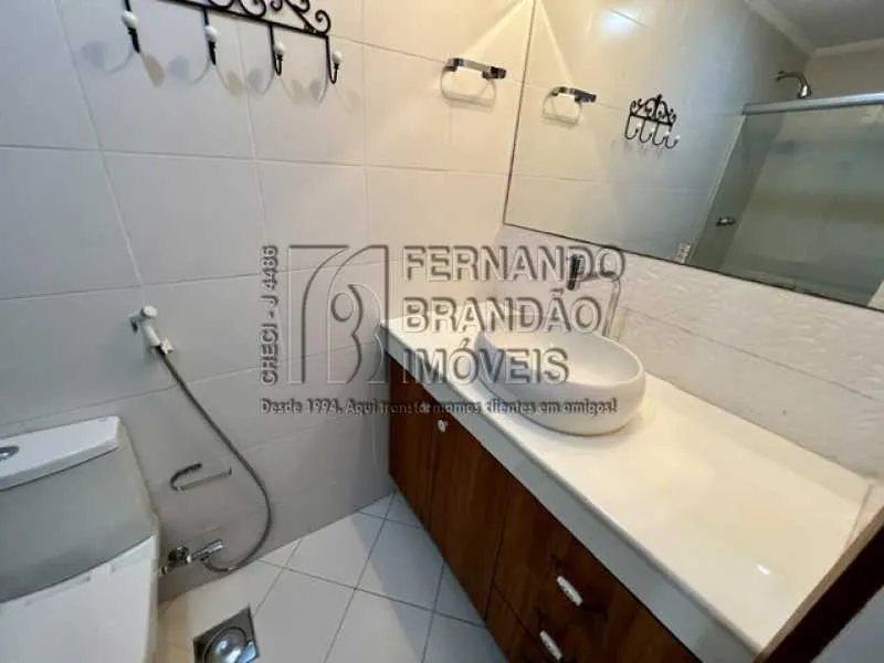 3-bedroom apartment with balcony grill and fitted details — photo 19