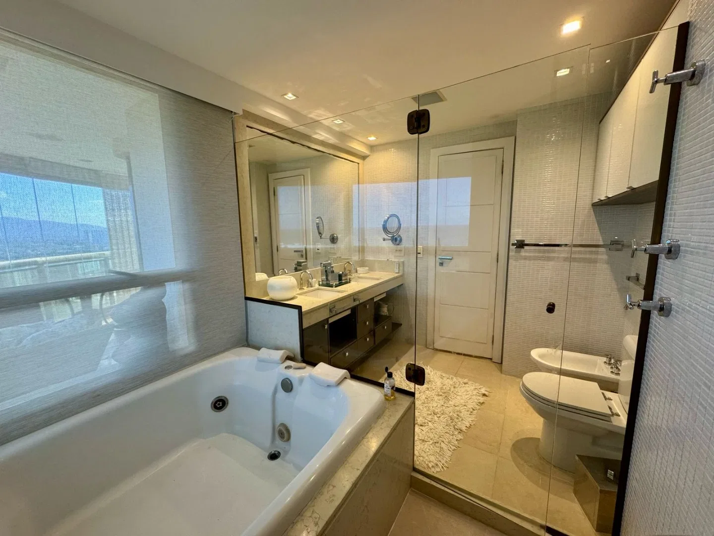 Apartamento mobiliado com 4 quartos e 260 m² — photo 19