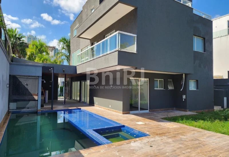 House with 6 bedrooms and 500 m² with 2 parking spaces — photo 39