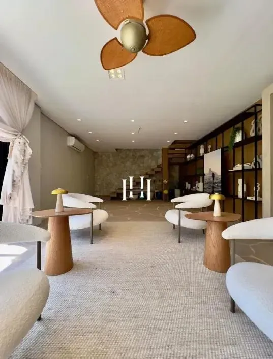 Furnished house, 800 m², with a bathtub — photo 37
