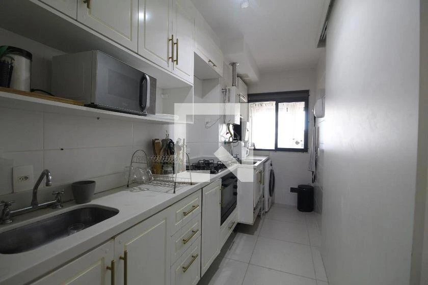 3-bedroom apartment in a building with a gym — photo 5