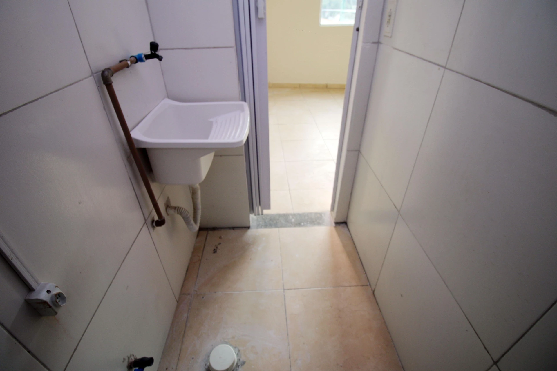 Unfurnished studio with 1 bedroom and a gas stove — photo 14
