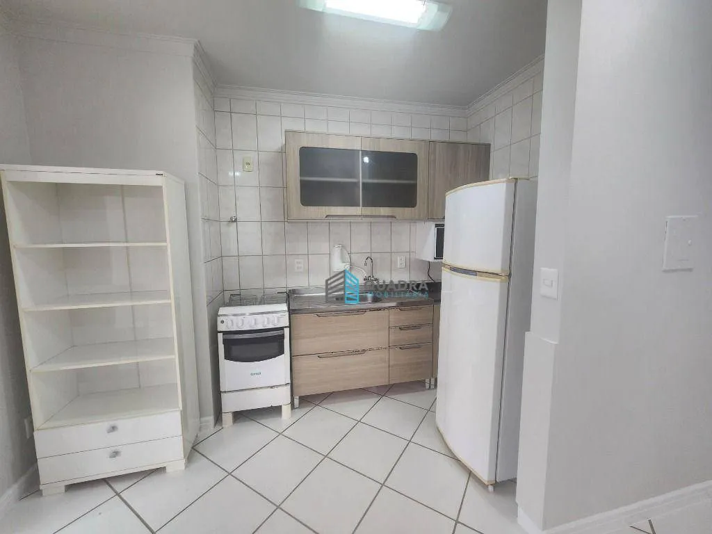 Apartamento mobiliado com varanda fechada e 1 quarto — photo 10