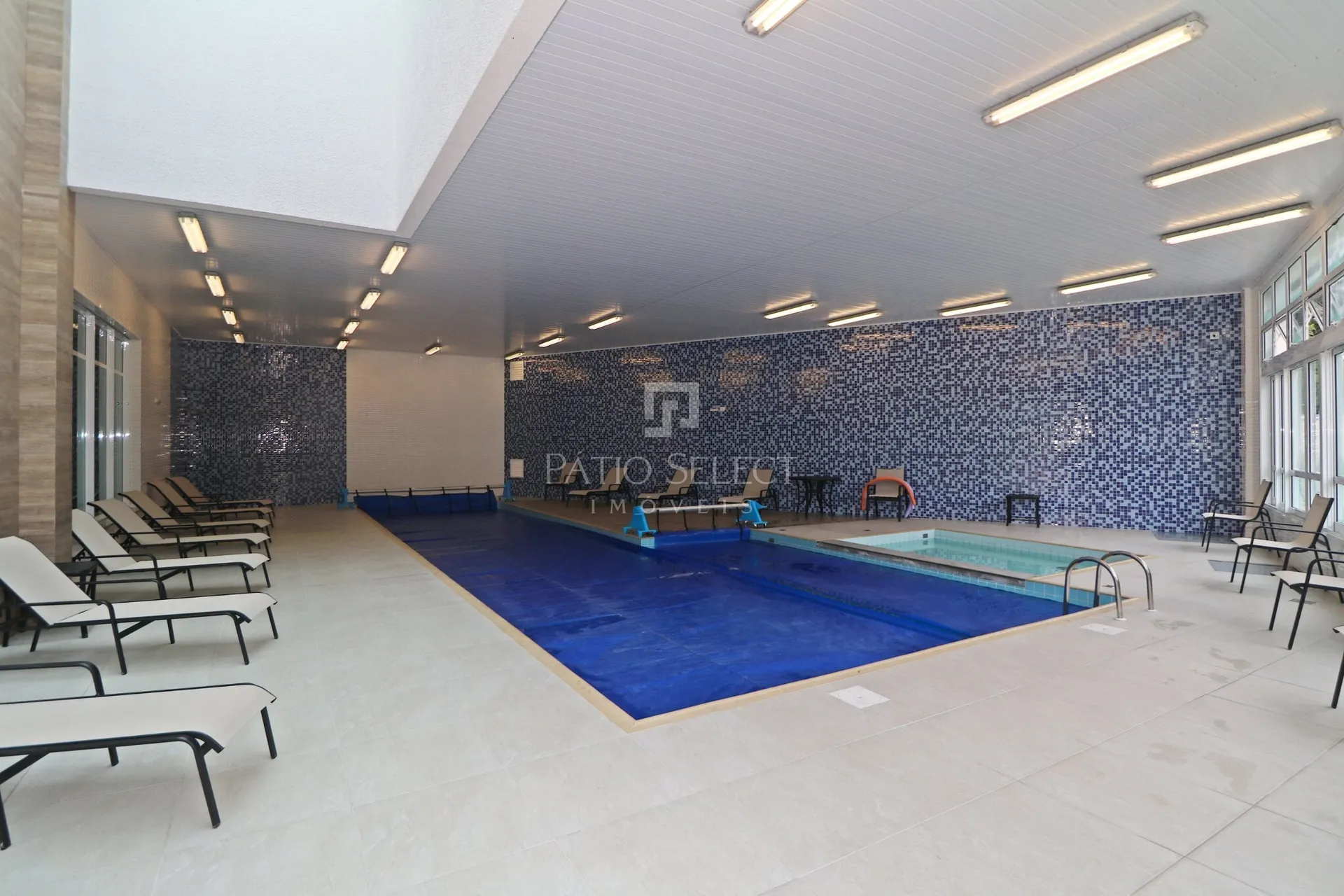 Apartment on the 8th floor with a glass-enclosed balcony — photo 39