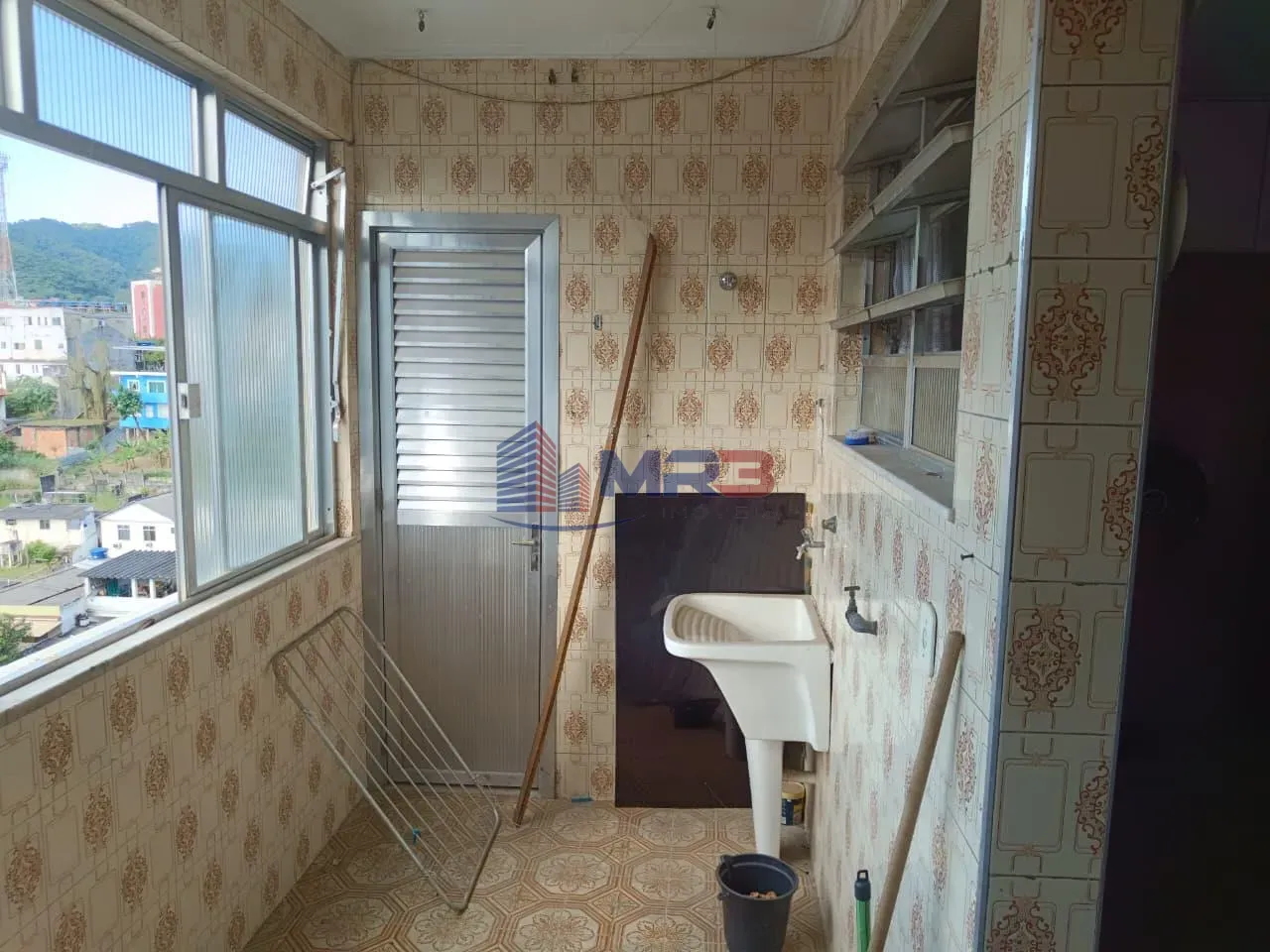 Furnished apartment with 3 bedrooms and a balcony — photo 10