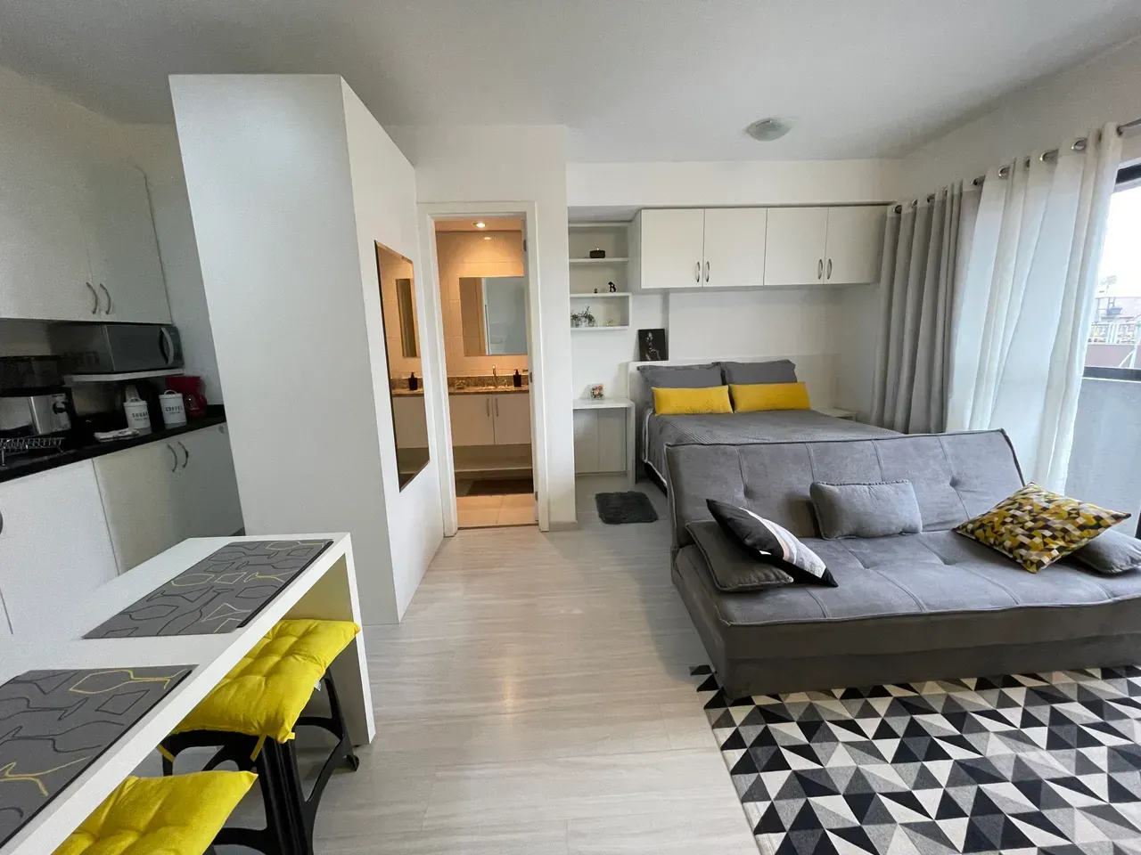 Apartamento mobiliado com cozinha compacta — photo 2