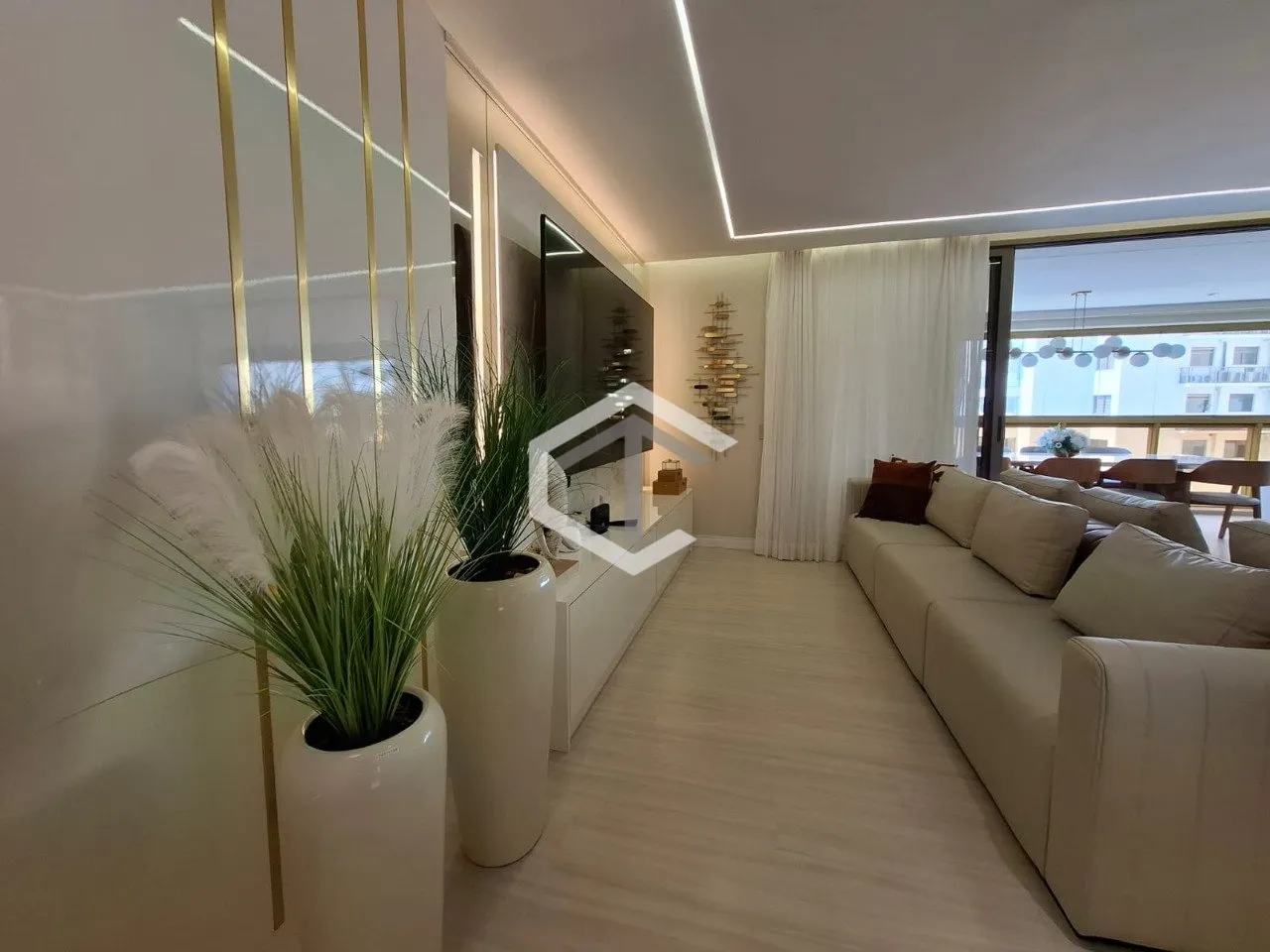 217 m² apartment with a mountain view and a private pool — photo 23