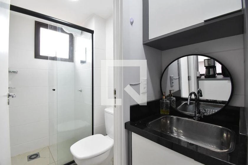 One-bedroom apartment in a building with a gym — photo 8