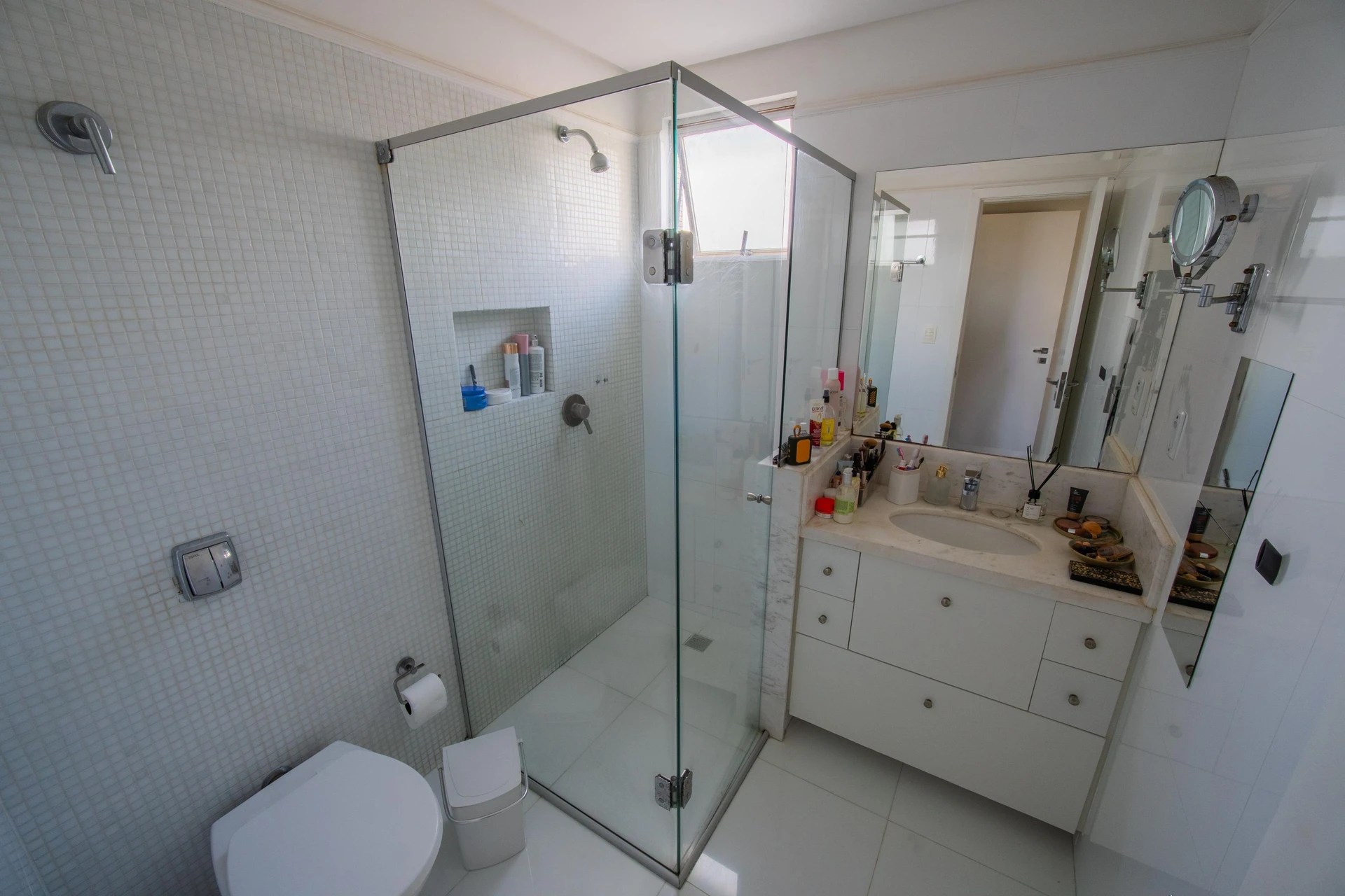 Walk-in closet in a 2-bedroom apartment, 91 m² — photo 6