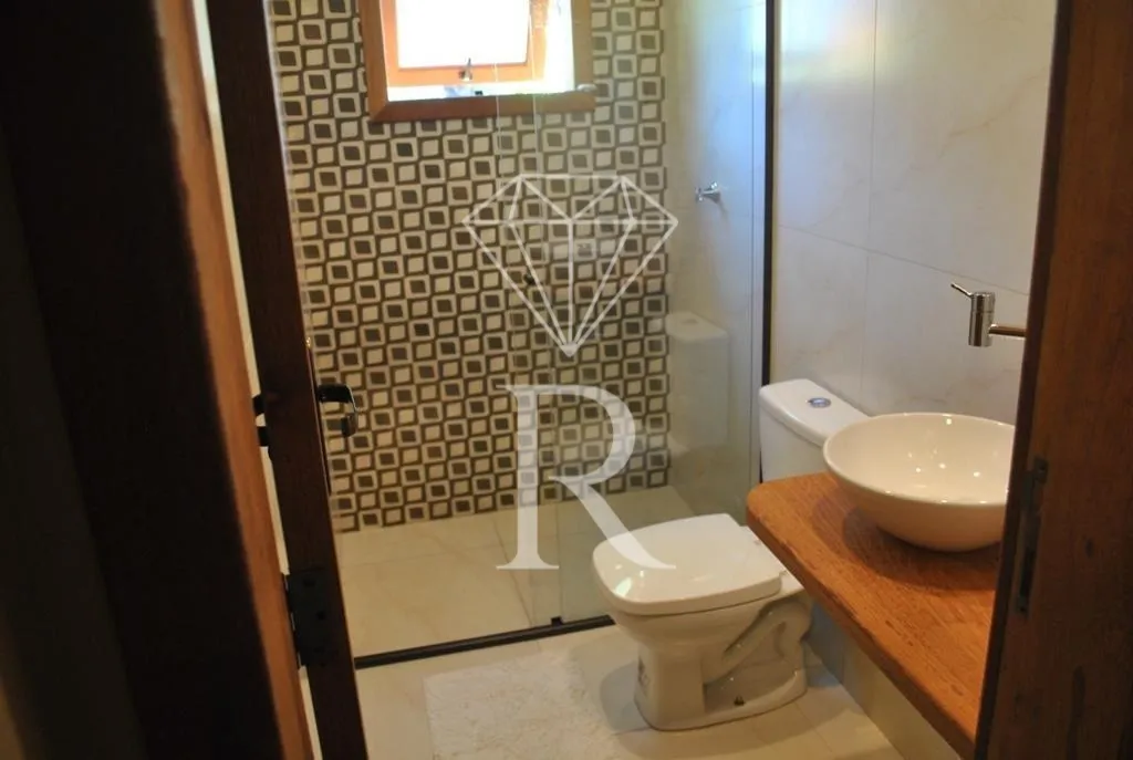 House with 7 en-suite bedrooms and 4 parking spaces — photo 18