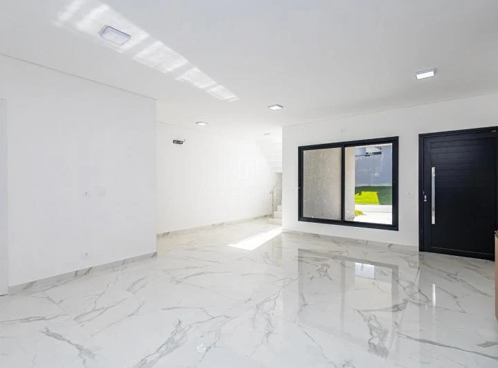 House with 3 en-suite bedrooms and 2 parking spots — photo 8