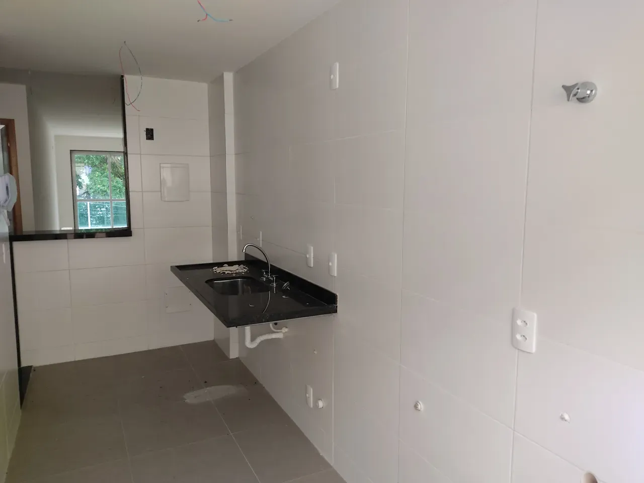 Wood or laminate floors in a 2-bedroom apartment, 80 m² — photo 2