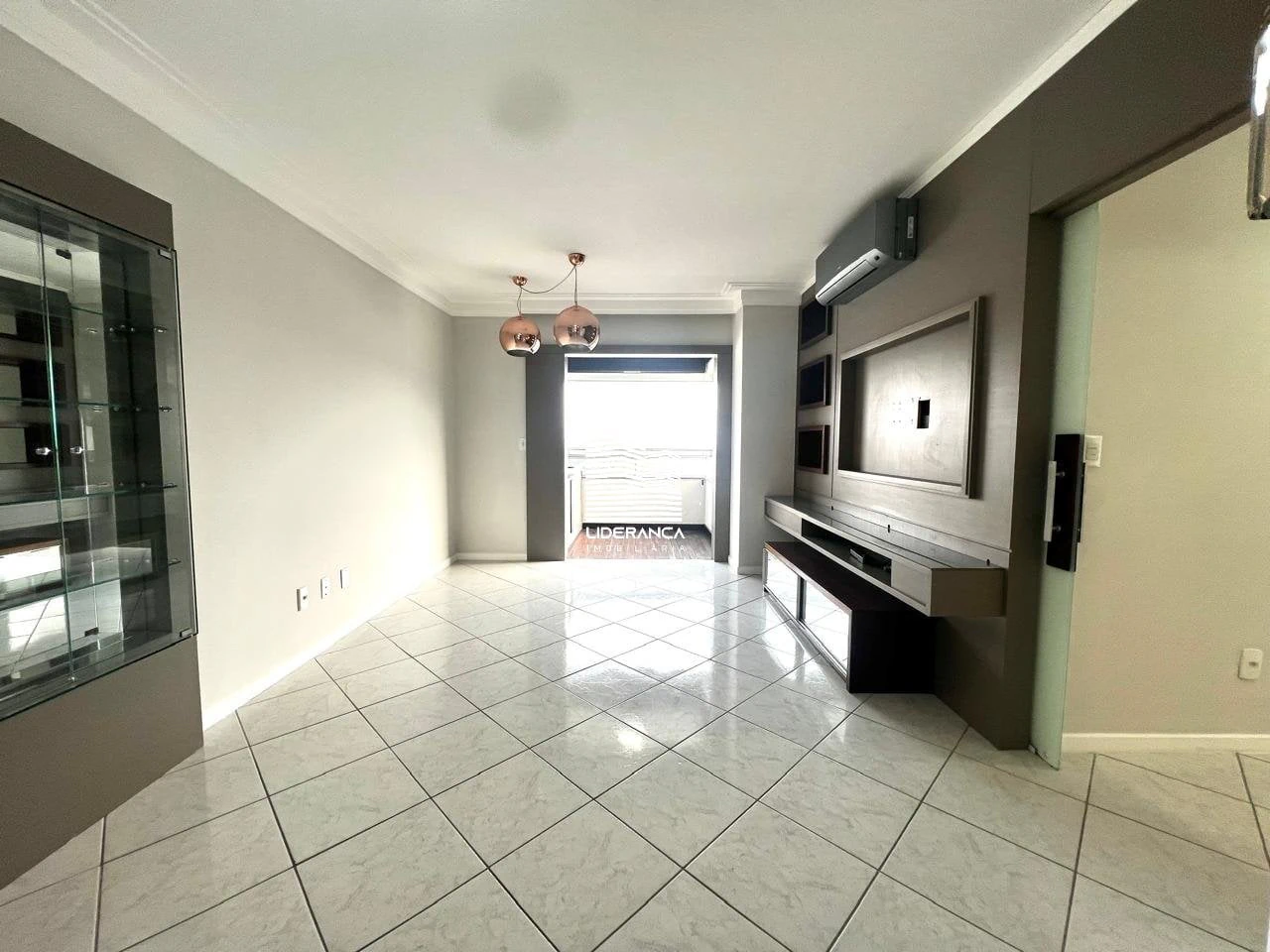 Furnished apartment, 125 m², with a glass-enclosed balcony — photo 14