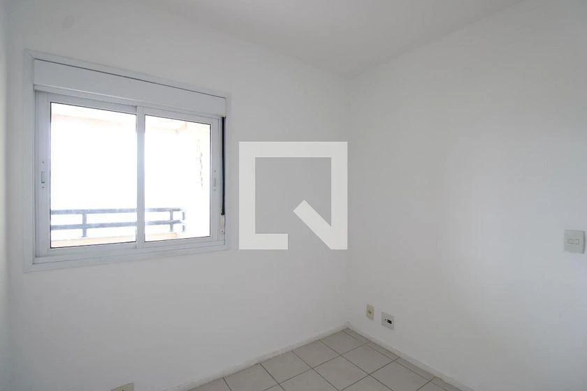 Balcony with a grill in a 3-bedroom apartment, 74 m² — photo 34