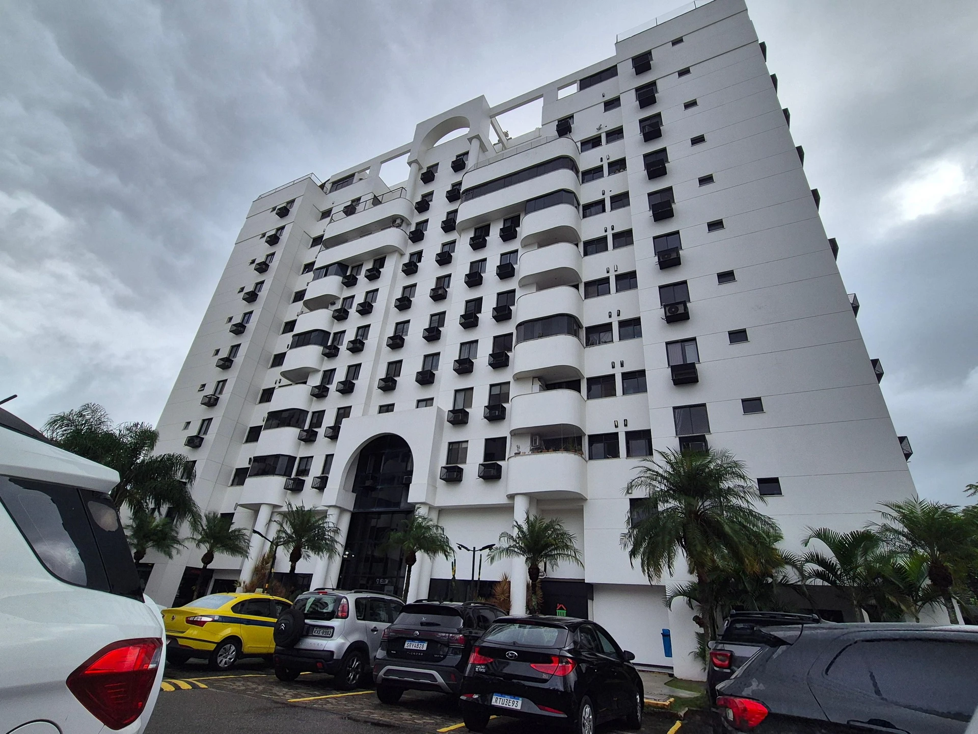Furnished apartment with 3 bedrooms, 1 suite and balcony — photo 57