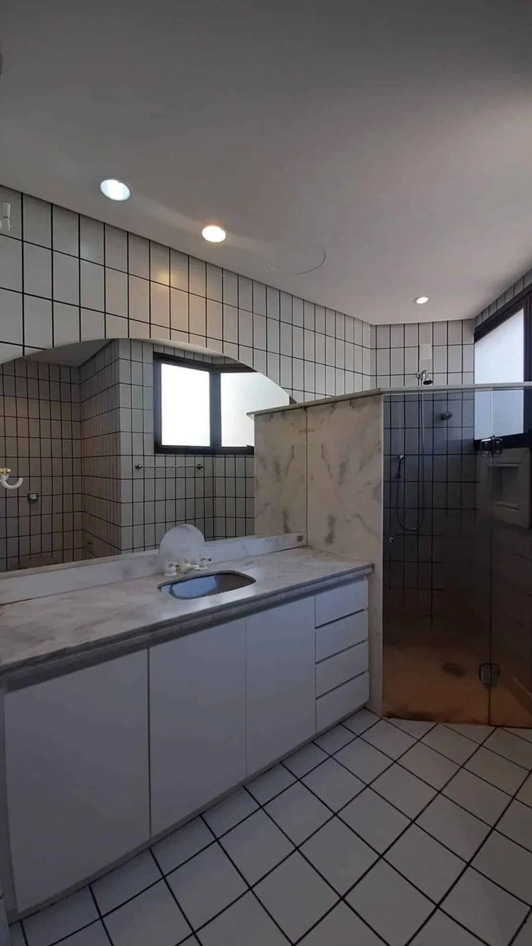 283 m² apartment with 4 bedrooms and 2 en-suites — photo 46