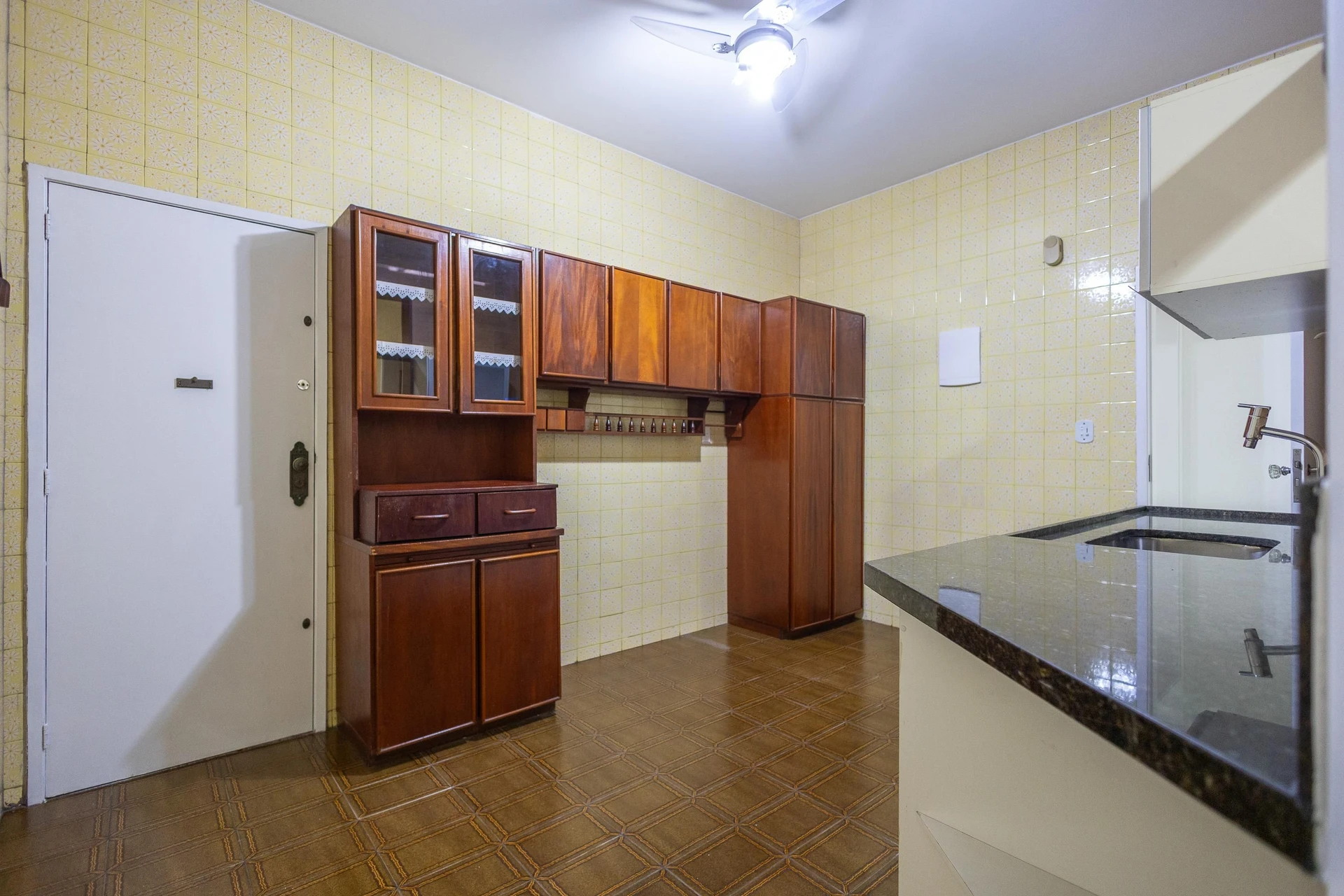 3-bedroom apartment with a park view — photo 26