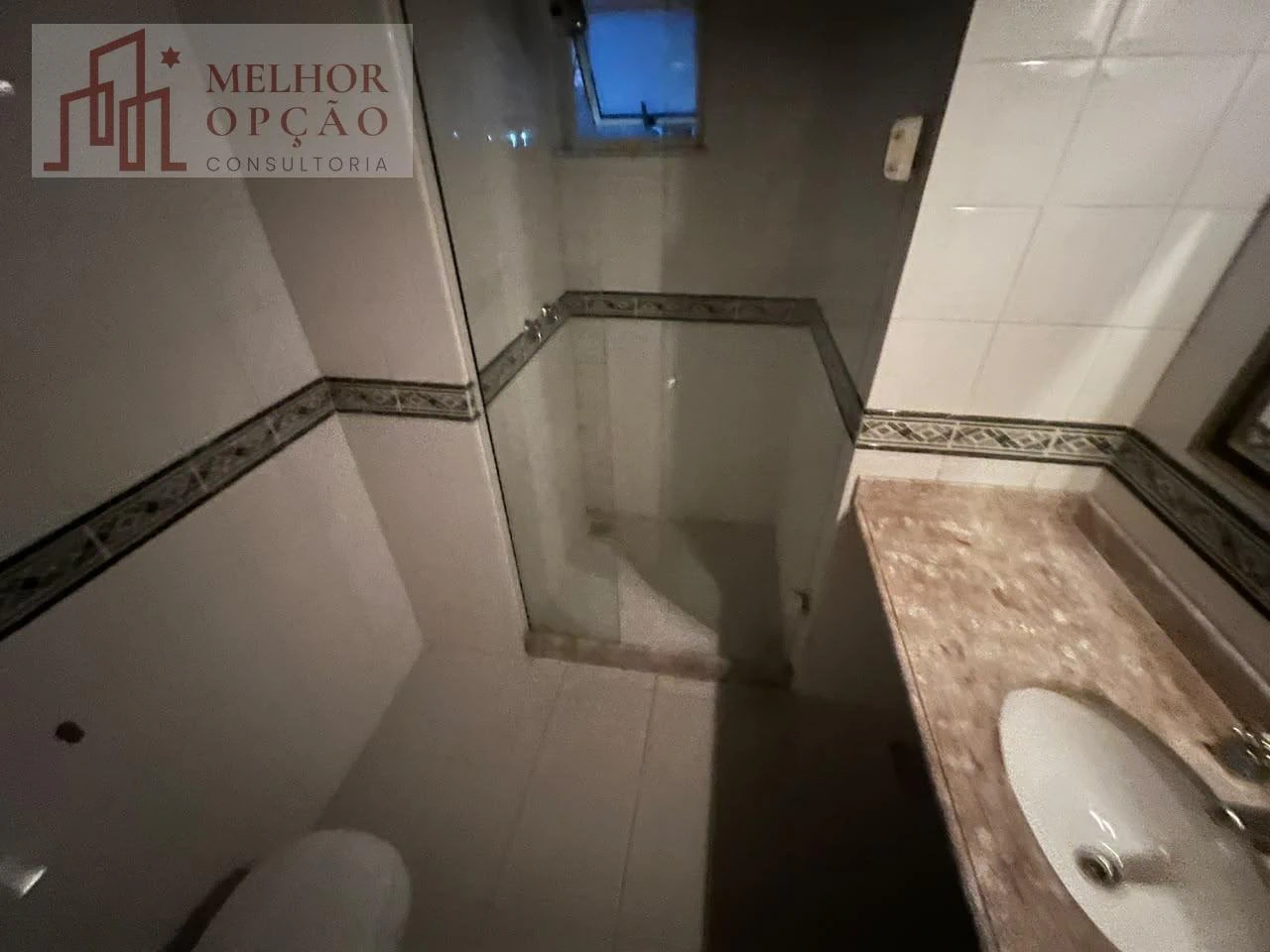 Будинок 650 м² з гардеробною та балконом із грилем — photo 24