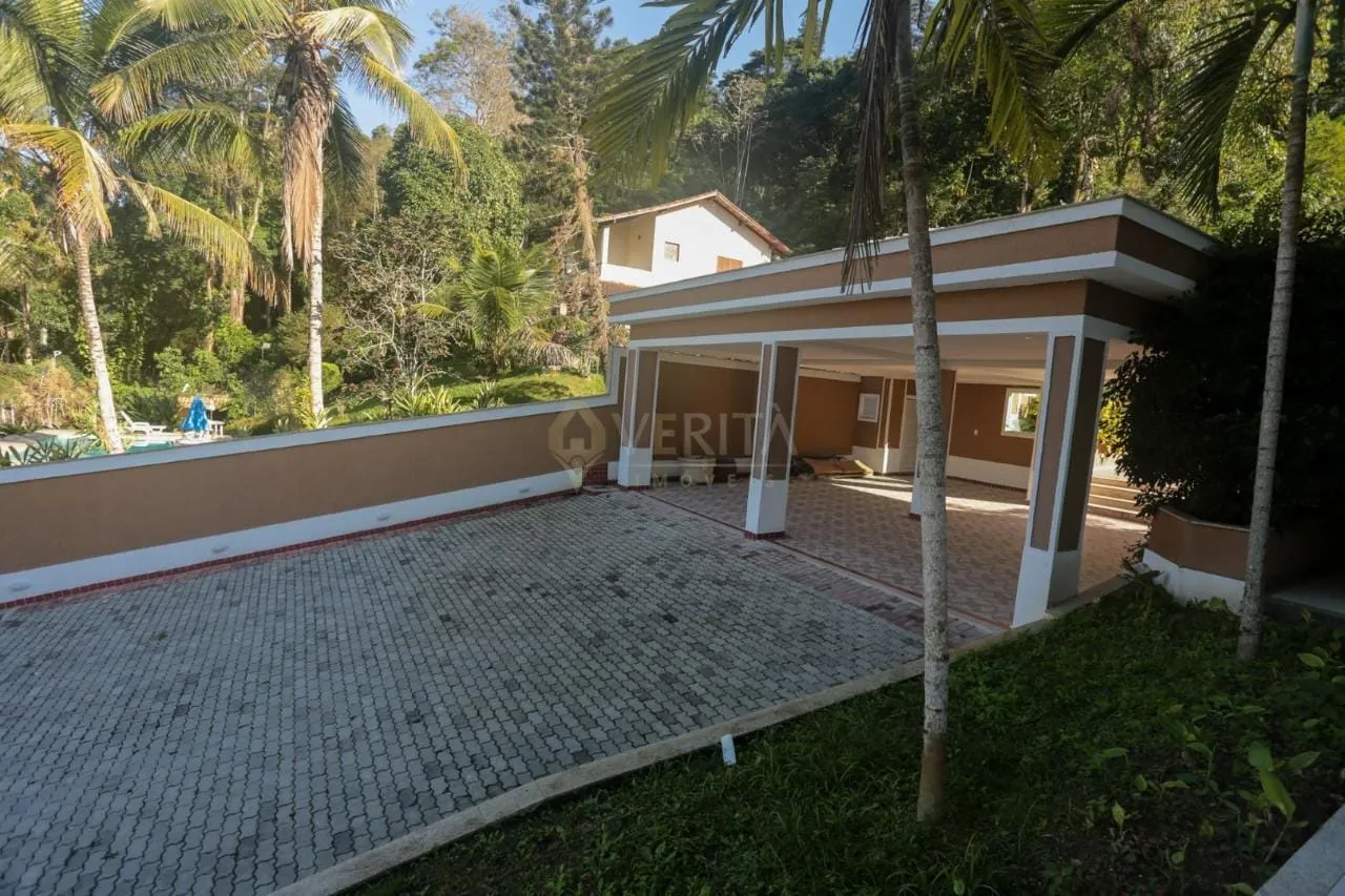 Furnished house with 5 bedrooms and 5 bathrooms, 3200 m² — photo 15