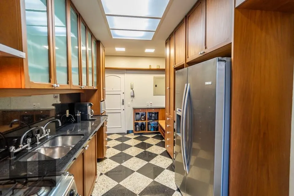 Apartamento com 4 quartos e cozinha fechada a gás — photo 44