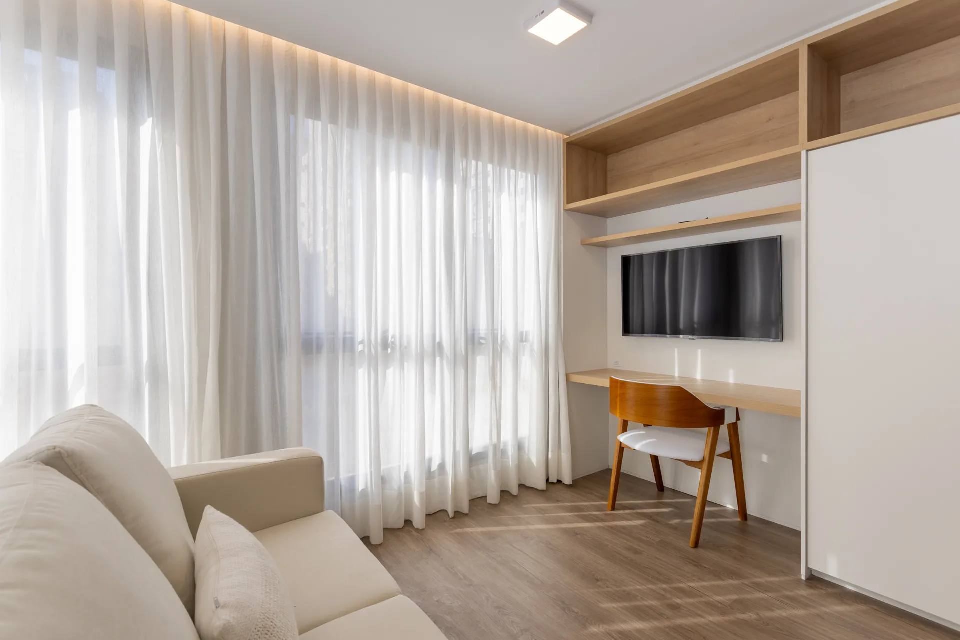 Furnished studio, 40 m², with a home office — photo 6