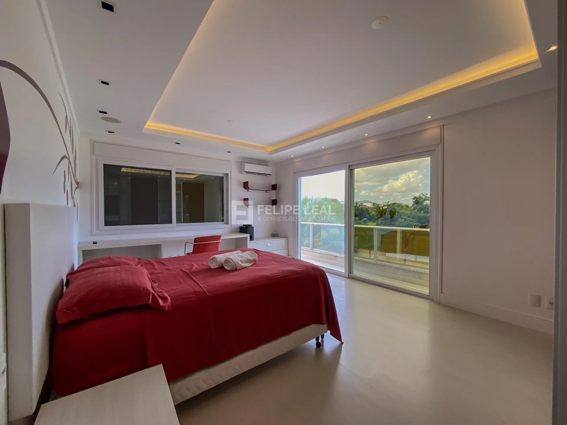 Casa em condomínio com 9 dormitórios e 8 suítes — photo 3