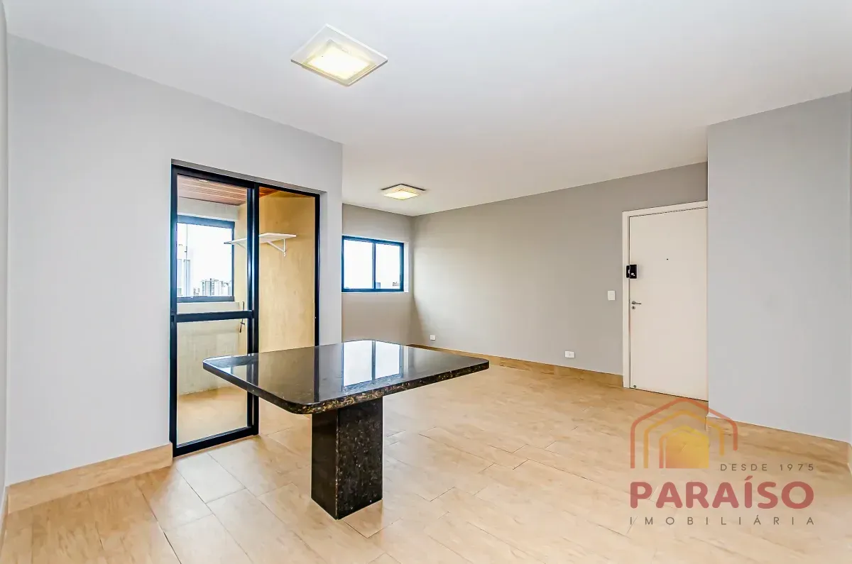 3-bedroom apartment in a building with a gym