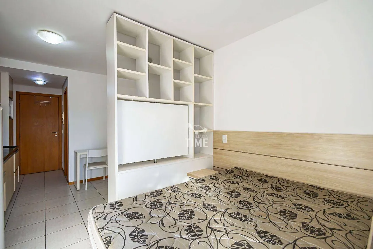 Furnished 1-bedroom apartment with open kitchen — photo 10