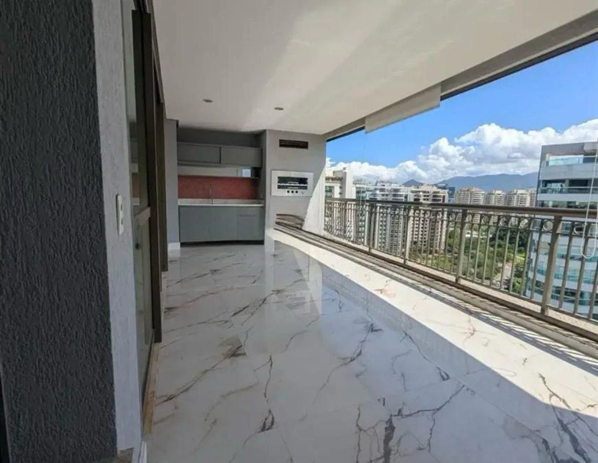4-bedroom apartment with a mountain view — photo 10