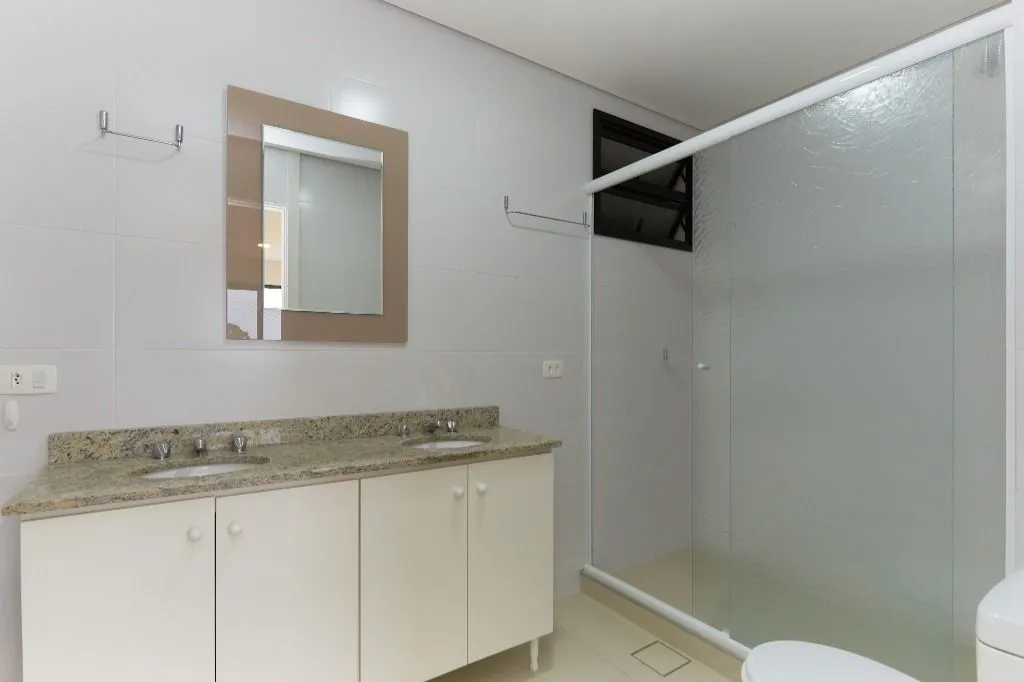 Furnished 2-bedroom apartment with an open-plan kitchen — photo 22